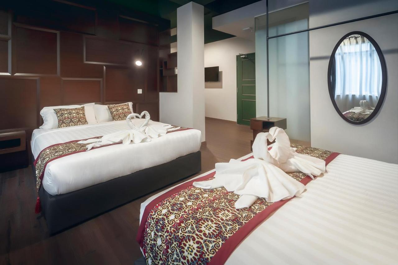 East Riverine Boutique 3*