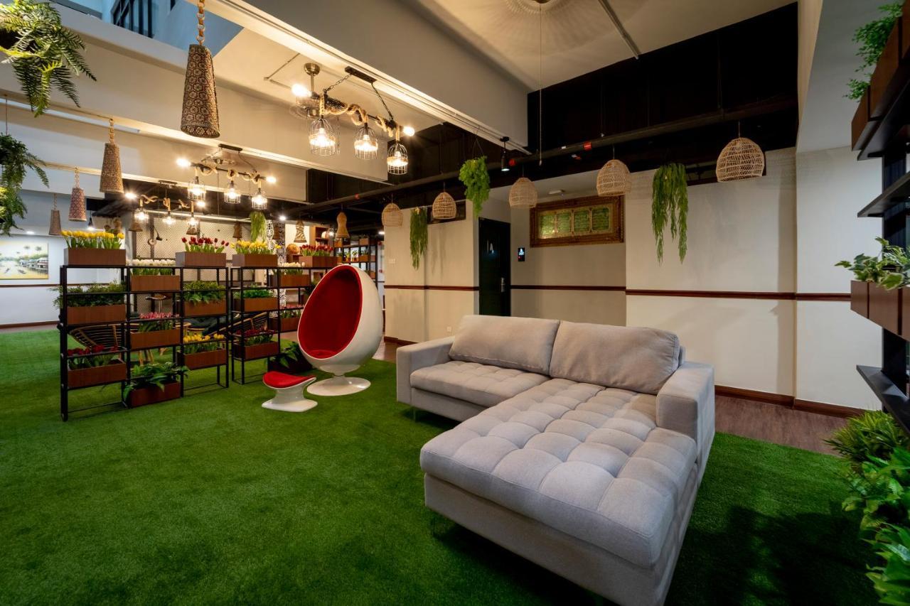 East Riverine Boutique 3*